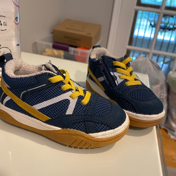 Toddler Zara Sneakers - size 7 - Picture 2 of 5